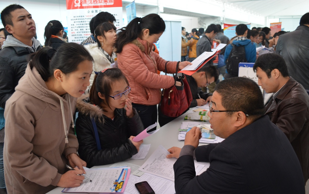 建安区|二本生最好的出路是什么？过来人给出中肯建议，要么考公要么考编