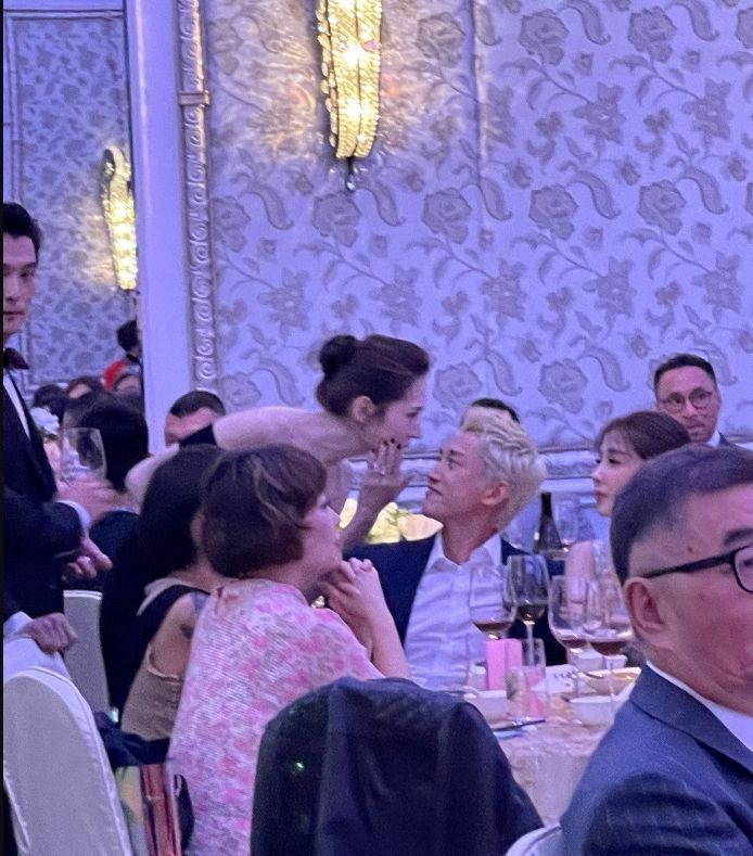 邱泽|41岁邱泽当伴郎,婚后首次与许玮甯同框,颜值超高抢了新郎风头