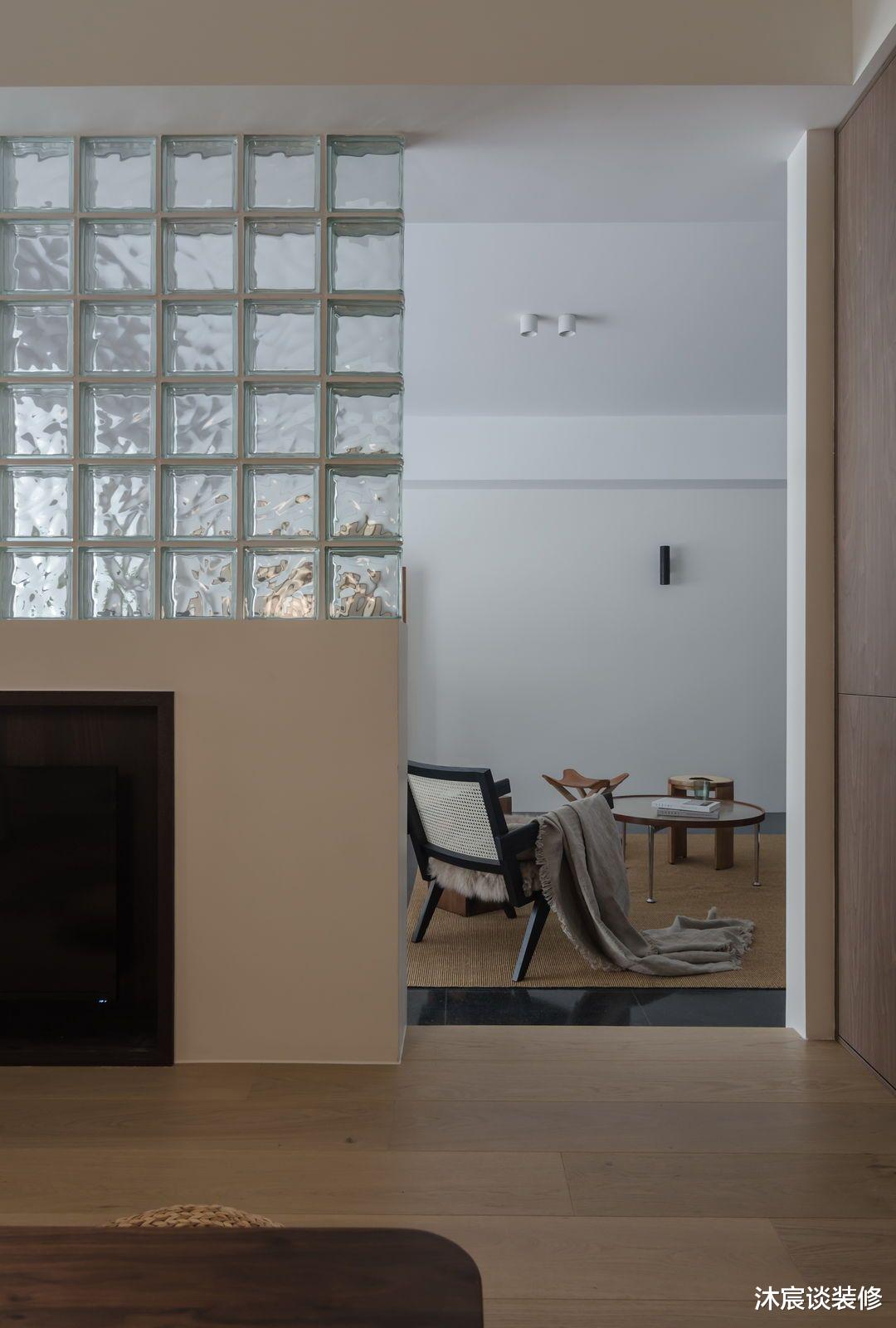 他重新改造132㎡精装房，没门框、没踢脚线，室内却惊艳四起