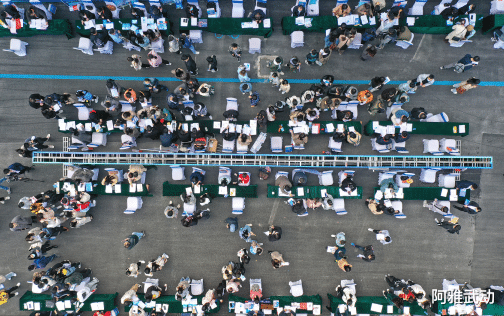 本科生|没有金三银四,只有裁员滚滚,校招生进大厂:985硕士直呼我不配