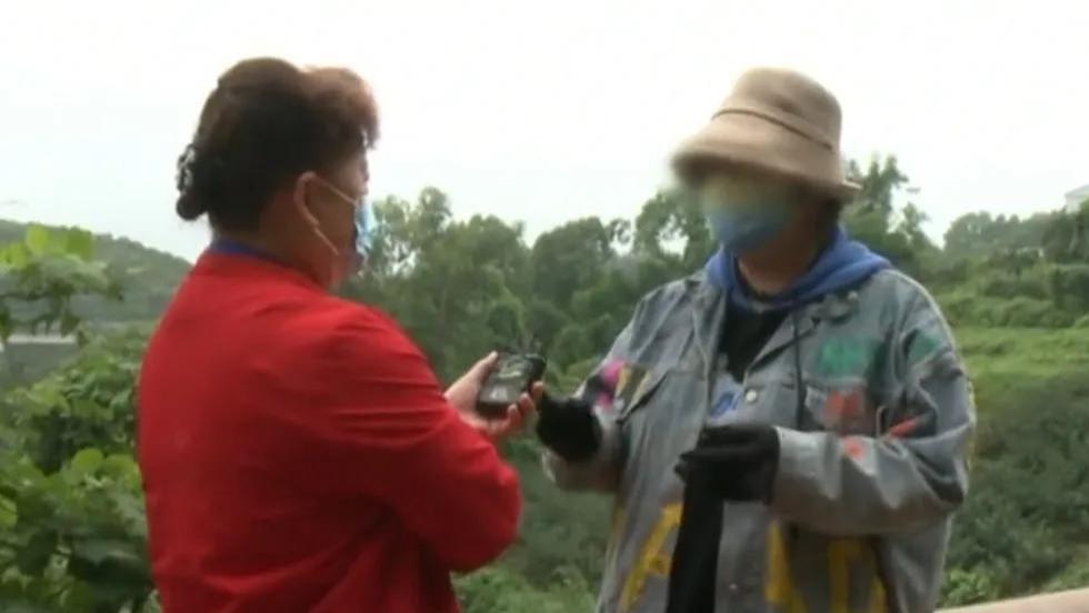 52岁大姐网恋爱上40岁男子，奔现后，男子：不要对我有非分之想