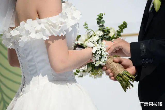 |经历者亲述：500一次，出租自己！可以摸腿、脱衣？行业内幕曝光