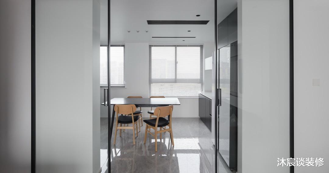 这对夫妻很理性,把家装成了简约风,没想到越是简单的装修越舒服