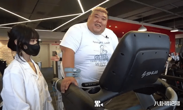 |胖猴仔为情所伤，发视频痛哭唱情歌，网友：猴嫂带着孩子跑了？