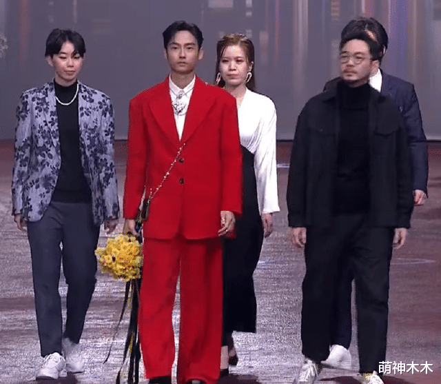 戏剧|金钟戏剧红毯造型：46岁林心如锁骨抢镜，杨谨华大秀好身材