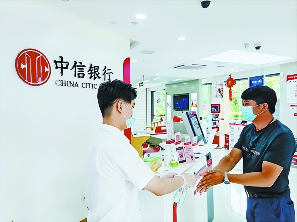 男子上午存入银行600万,下午就只剩690块?银行:正常扣款