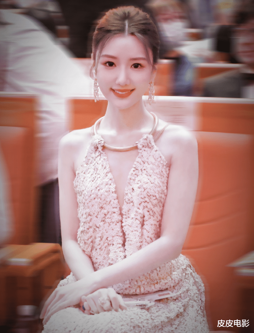 倪妮|齐溪哽咽,朱一龙捂脸,金鸡奖明星表情失控,千娇百媚,真好看