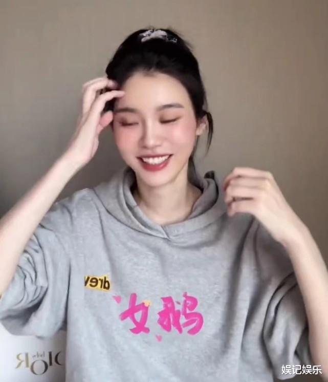 奚梦瑶|奚梦瑶给女儿买多件生日礼物,自称偏心女儿,小公主又白又胖