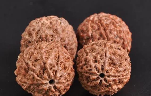 文玩|这几种文玩都是进口货,曾经价格炒上天,如今无人问津!