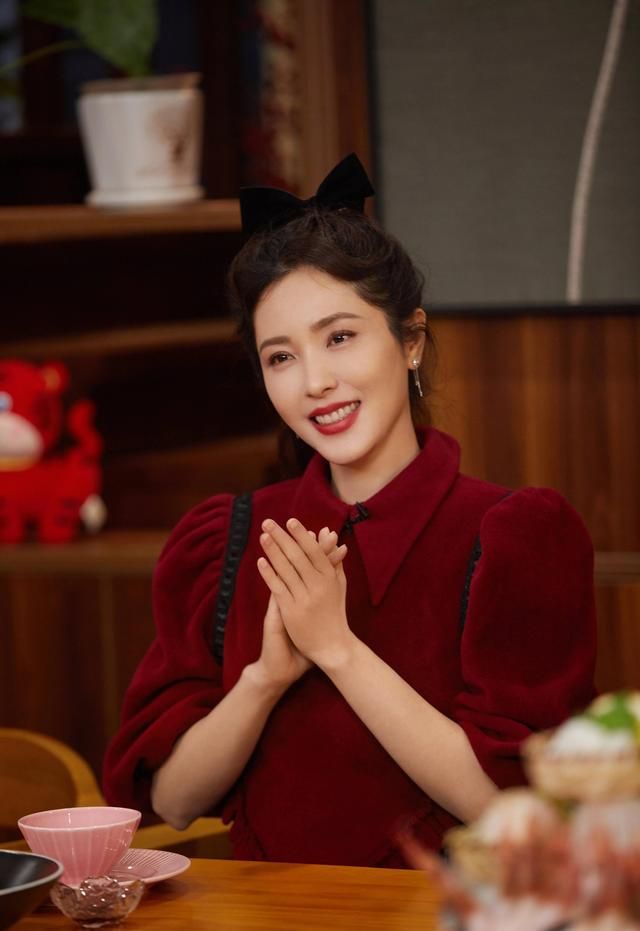 x特遣队|演员曾黎,徘徊在爱情与婚姻之间,46岁结婚一切随缘