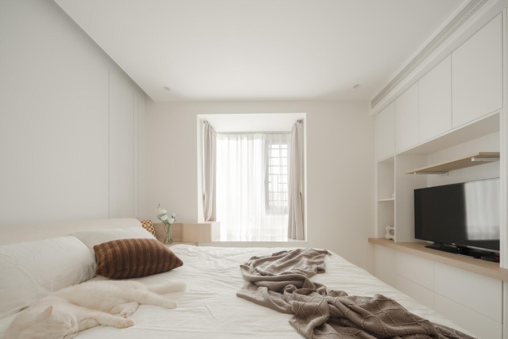 如果家里客厅大,建议做弧形吊顶,看她119㎡家,大气极了