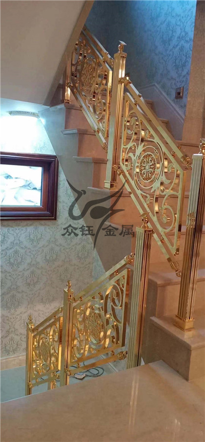 欧式铜艺楼梯护栏 别墅装修用这款铜板雕花护栏扶手
