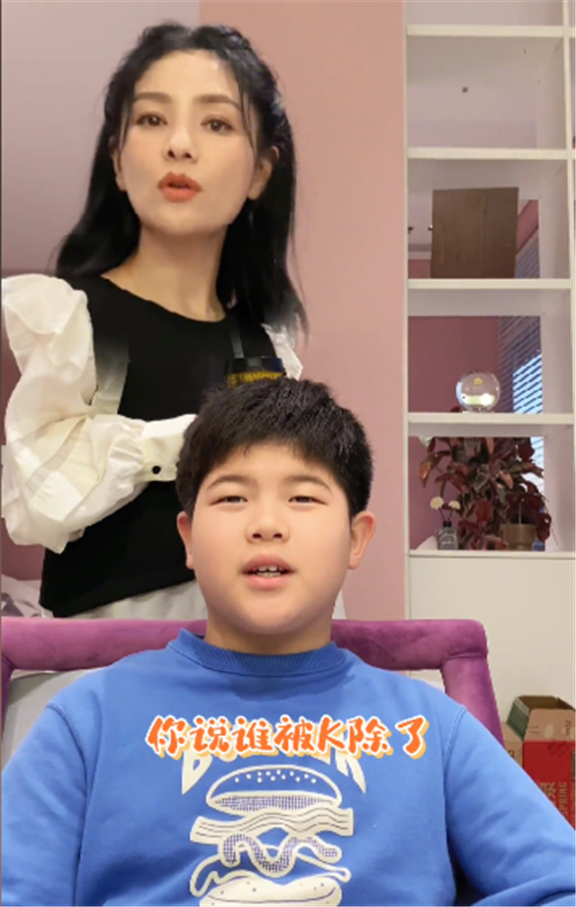 胡可|胡可晒儿子近照,“东北宋仲基”安吉胖了不少,与从前判若两人