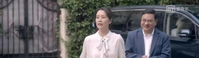 海清|女明星内卷太严重！童谣穿带吊装秀身材，没想到被海清比下去了