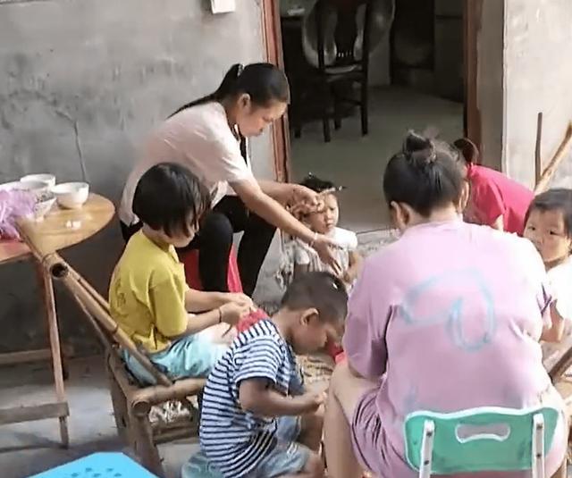 江西夫妻洗澡时煤气中毒,留下8个子女!网友:没有知识真可悲!