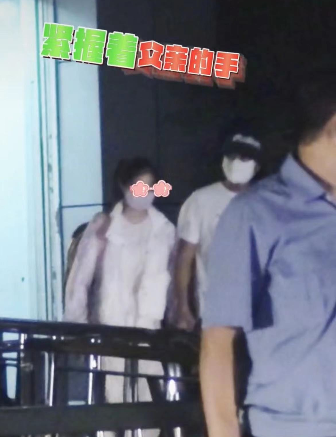 陈妍希|文章深夜牵女儿外出,穿36元上衣接地气,14岁爱马太清纯似陈妍希