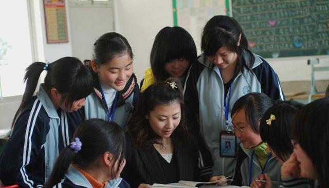 连衣裙|教师群体迎来“大动作”,职称和薪资或有变化,教师表示喜忧参半