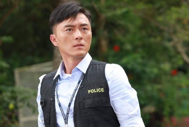 吴士宏|TVB男星杨明正式出狱,神情呆滞愁眉不展,女友并未嫌弃到场接人