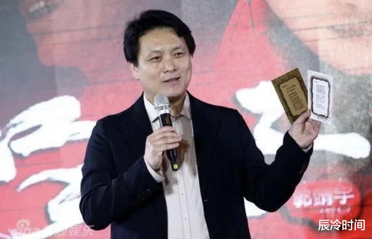 巨兴茂|41岁名导巨兴茂娇妻怀孕!挺大肚做高难度瑜伽,戴大金链贵气十足