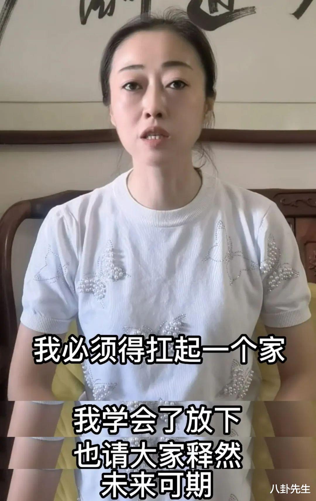 “康伯”去世没几天“阿耀”就带货,两天前痛哭悼念,遭网友指责