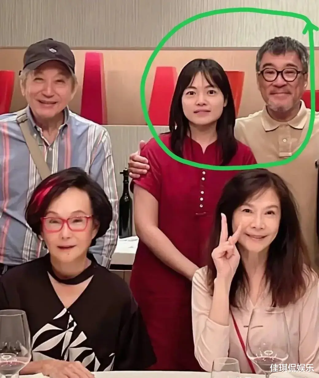李宗盛|李宗盛携第三任太太与俞小凡等朋友聚会，敢嫁大10岁以上都是狠人