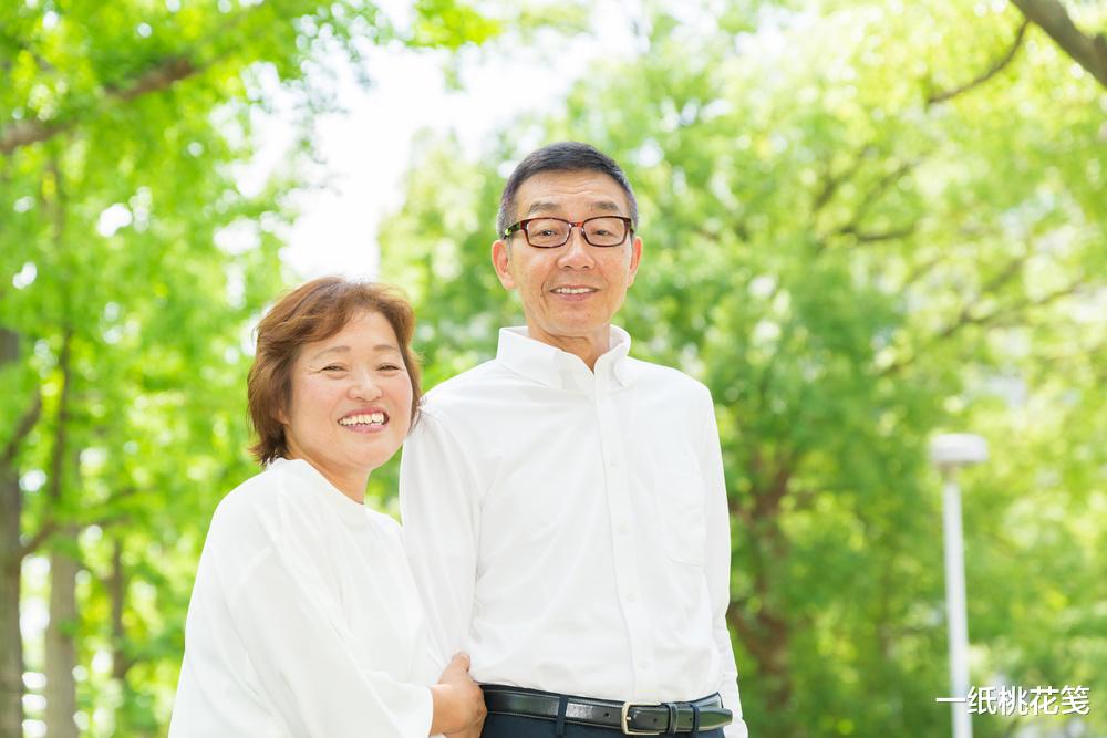 52岁男保姆:伺候63岁女雇主,每月给我8000元,我却想连夜逃离