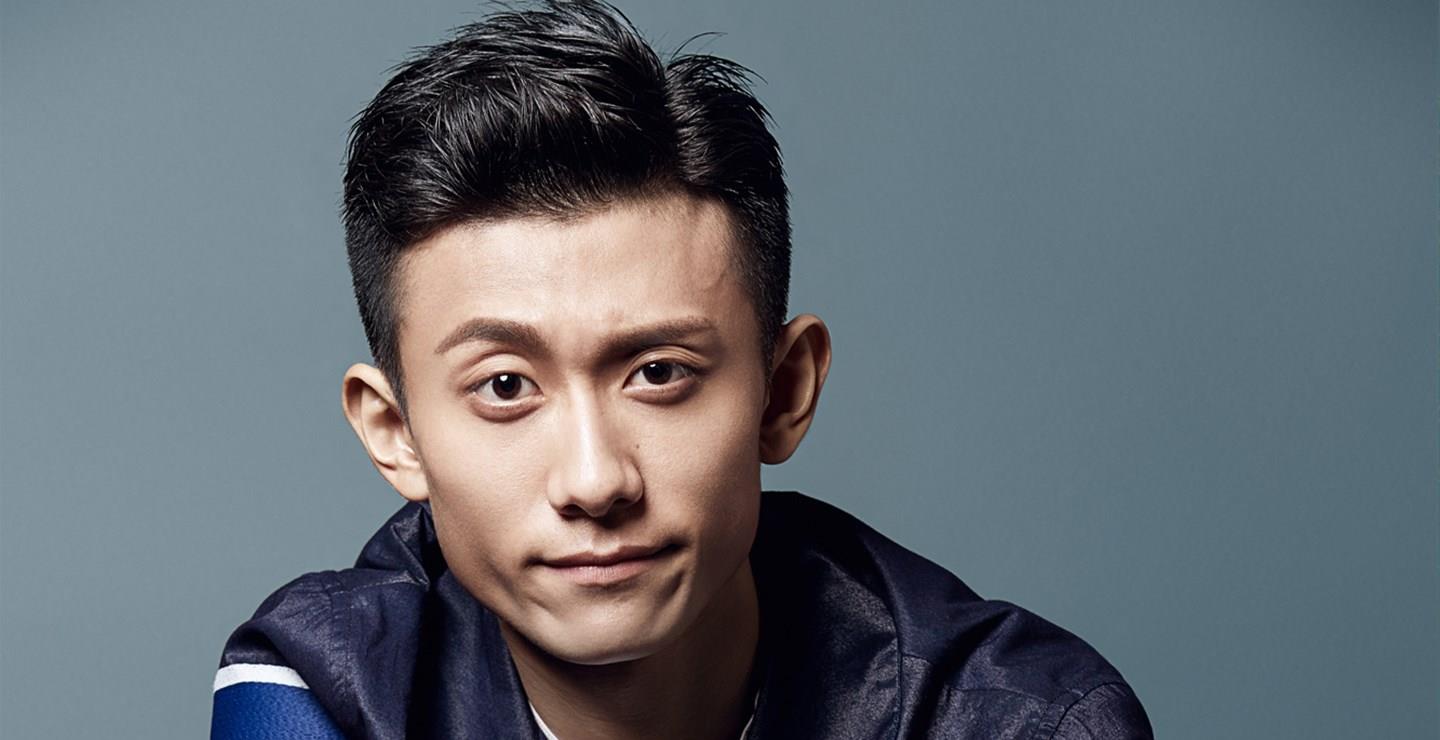 张一山|张一山与美女在海边散步，满脸幸福感疑似恋爱，杨紫会送祝福吗