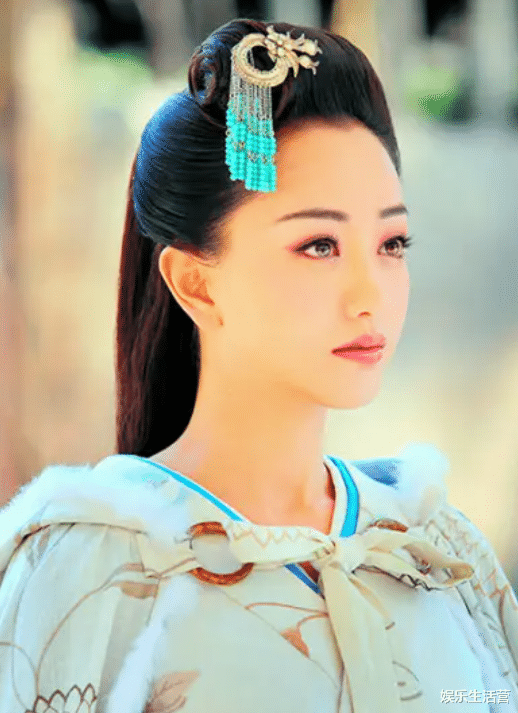 杨蓉|46岁蒋勤勤遇上40岁杨蓉，线下片场生图曝光，网友评价一边倒