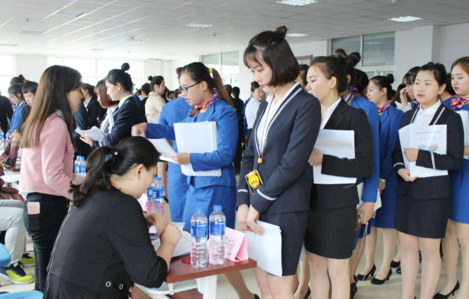 hr|HR：我裤子拉链开了，你会如何提示我？回答到“心坎里”直接录用