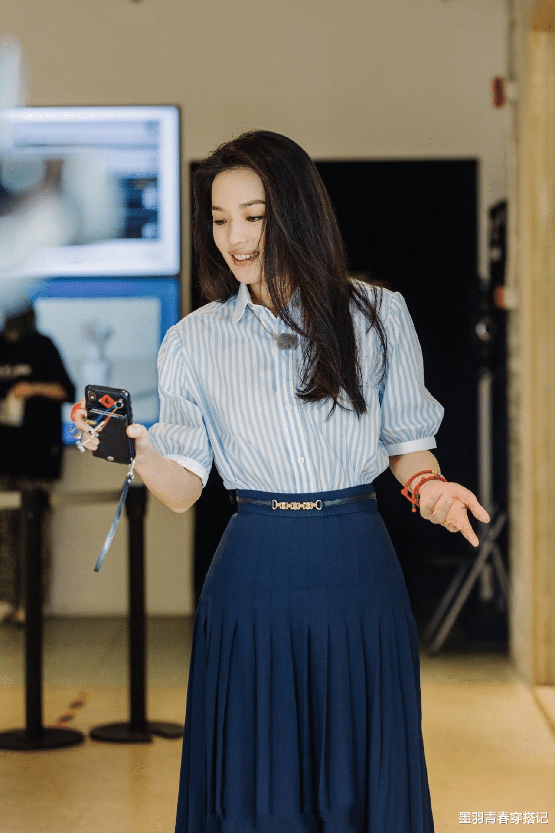 舒淇|气质型美女就是不一样,看倪妮和舒淇的穿搭就明白:越简单越高级