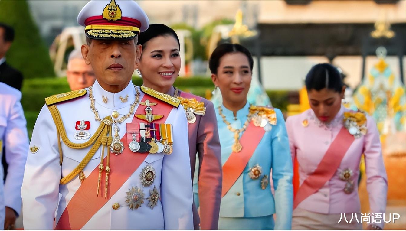 泰国国王即将迎来70岁大寿!王室发布邮票预热,新照穿正装真威威