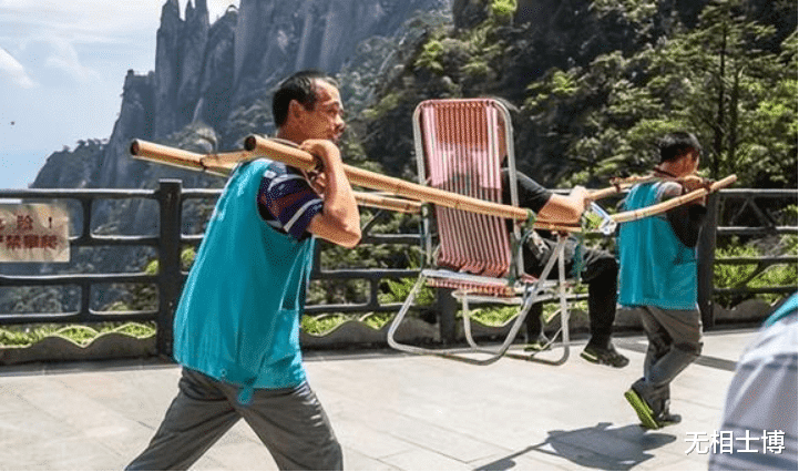 女子雇轿夫抬狗上山遭质疑,盲目的“善意”是在砸他人饭碗