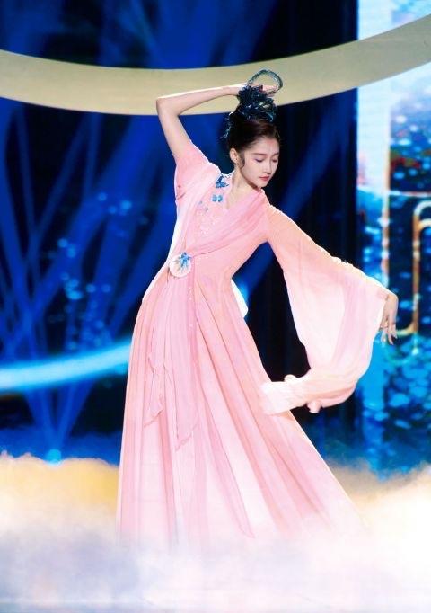 春晚|国民闺女连续亮相地方卫视春晚,一个是舞蹈,一个是唱歌!