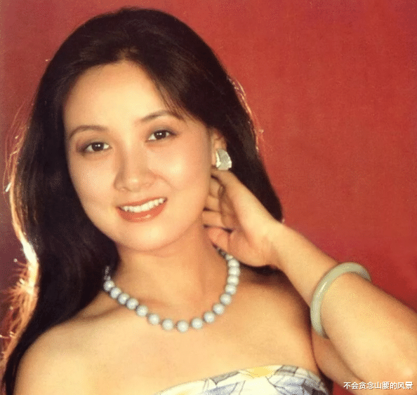 邓婕|“王熙凤”邓婕,放弃富豪,嫁给二婚带子的张国立,她真的幸福吗