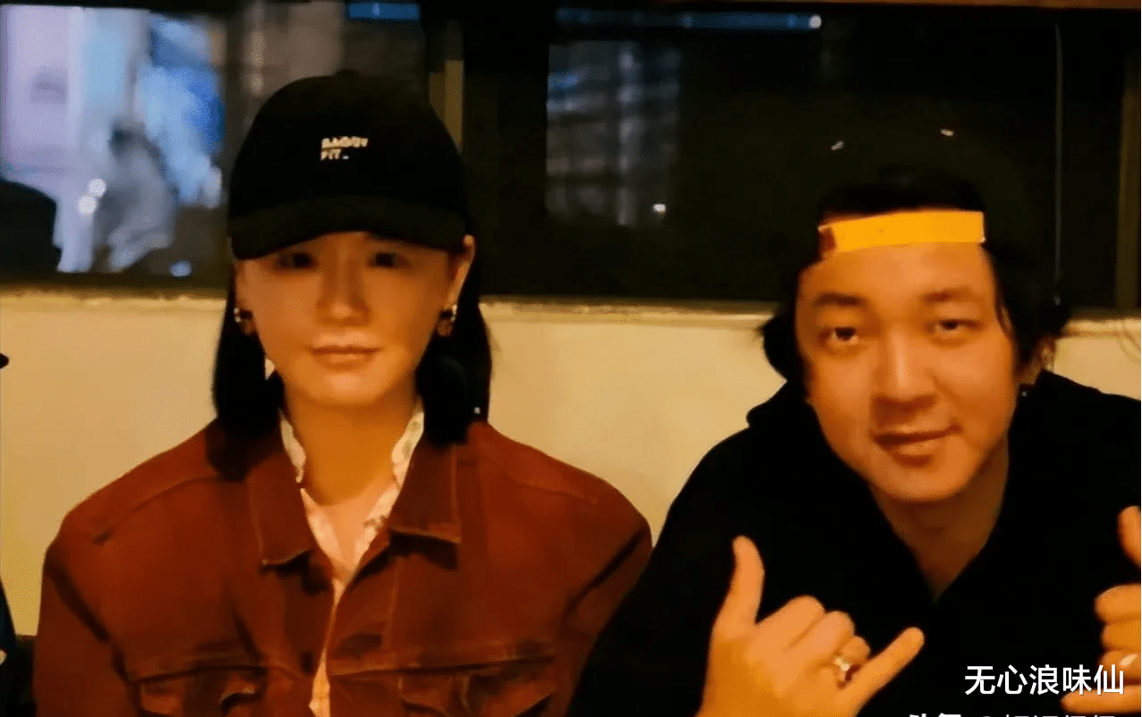 马思纯|马思纯，这也太卑微了！悄悄地登上了热搜，首次变相的“秀恩爱”