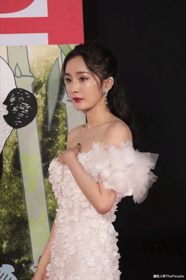 鞠婧祎|继千金妆、奶醉妆后,又一妆容走红?求求女明星们别再无脑跟风