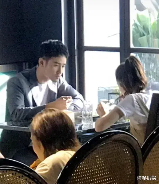 阮经天|前女友刚闪婚，他就官宣新恋情，这是较上劲了？