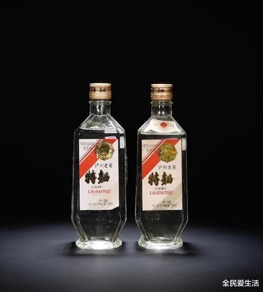 新疆7旬老人过寿,设宴40桌,每桌6瓶茅台!事后砸碎酒瓶?