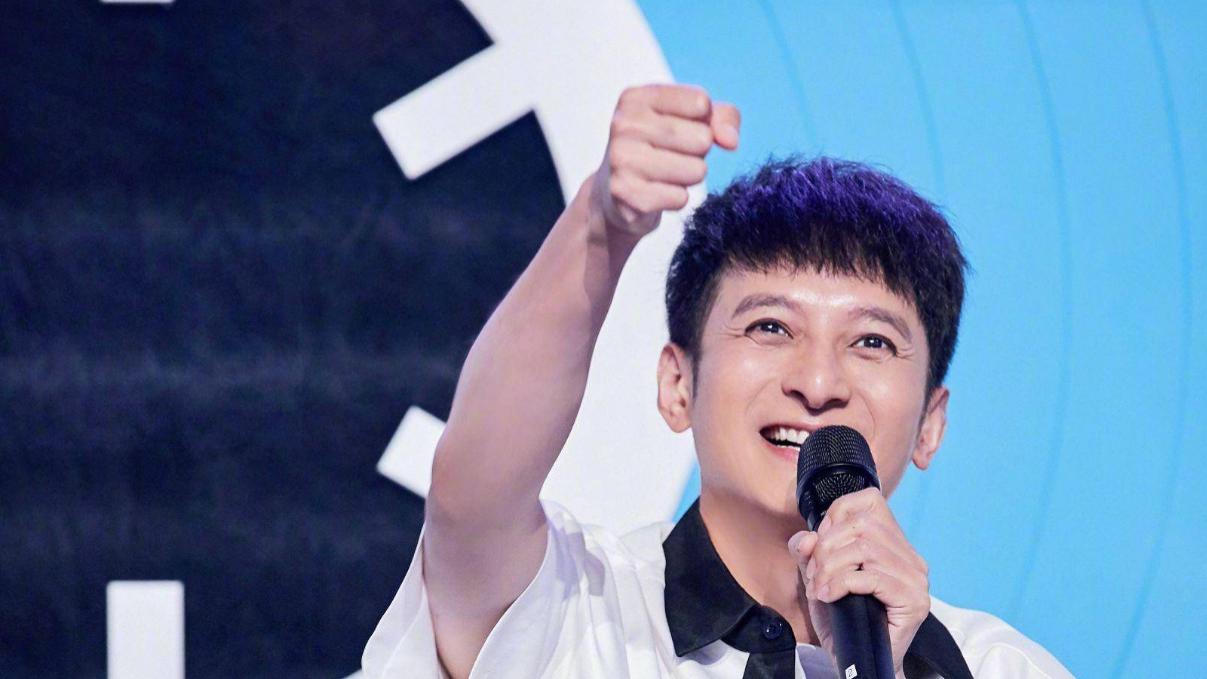 李维嘉|李维嘉事件尚在猜疑，何炅那边又出新状况，节目被缩水嘉宾无宣传