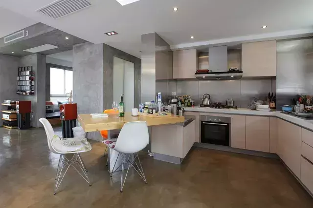 为露台买顶楼复式,210㎡仅花18W就打造成空中花园,漂亮得没话说