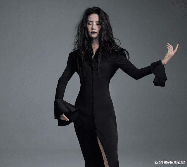 刘诗诗|刘诗诗大刊封面曝光，气场全开走黑白路线，不当甜姐当酷妹？