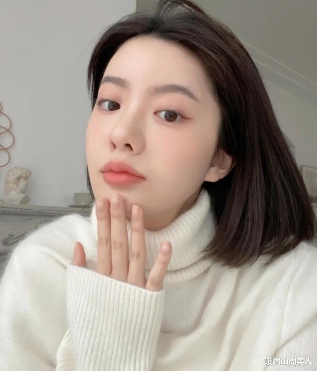 女人不管差不差钱，出门尽量化“淡妆”！做到这3点就足够有气质