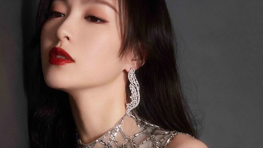 女孩|圆脸小花得罪制片人？唐嫣粉丝多事？金瀚靠后台抢角色？