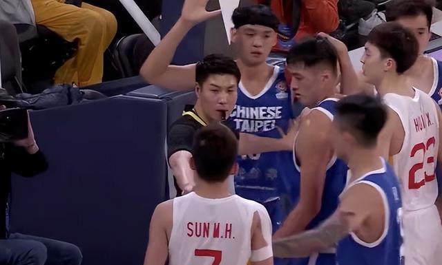 杜锋|中国男篮六名球员中招，不是杜锋一个举动，我们险些全军覆没