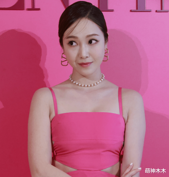 火龙果|明星集体穿上芭比粉,活动现场生图曝光太精彩,好像火龙果开会