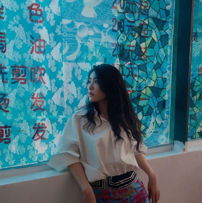 黑涩会美眉|8.1图：杨超越 杨幂 范丞丞 虞书欣 李宇春 吴磊 孟子义 蔡徐坤 迪丽热巴