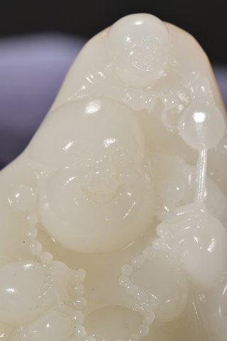 和田玉籽料|和田玉籽料原石雕童子戏弥勒摆件