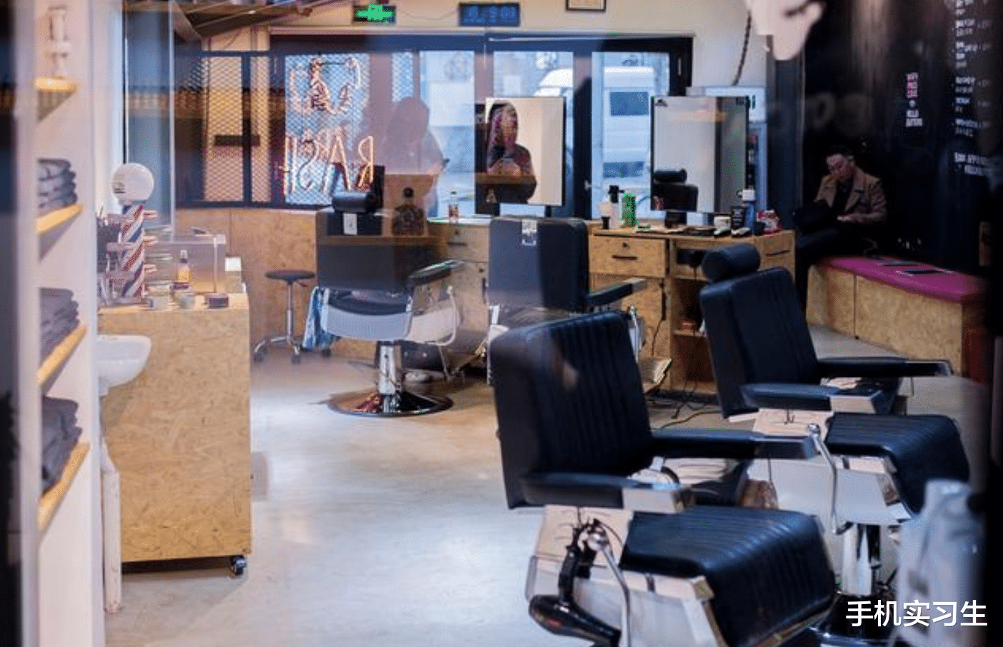 饮食 既然不存在网购剪头发,为什么越来越多的理发店倒闭了?