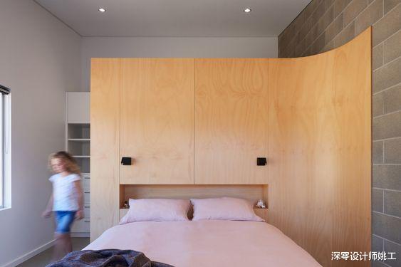 装修真没必要处处省钱,床头一侧弧形过渡,瞬间腾出一个衣帽间