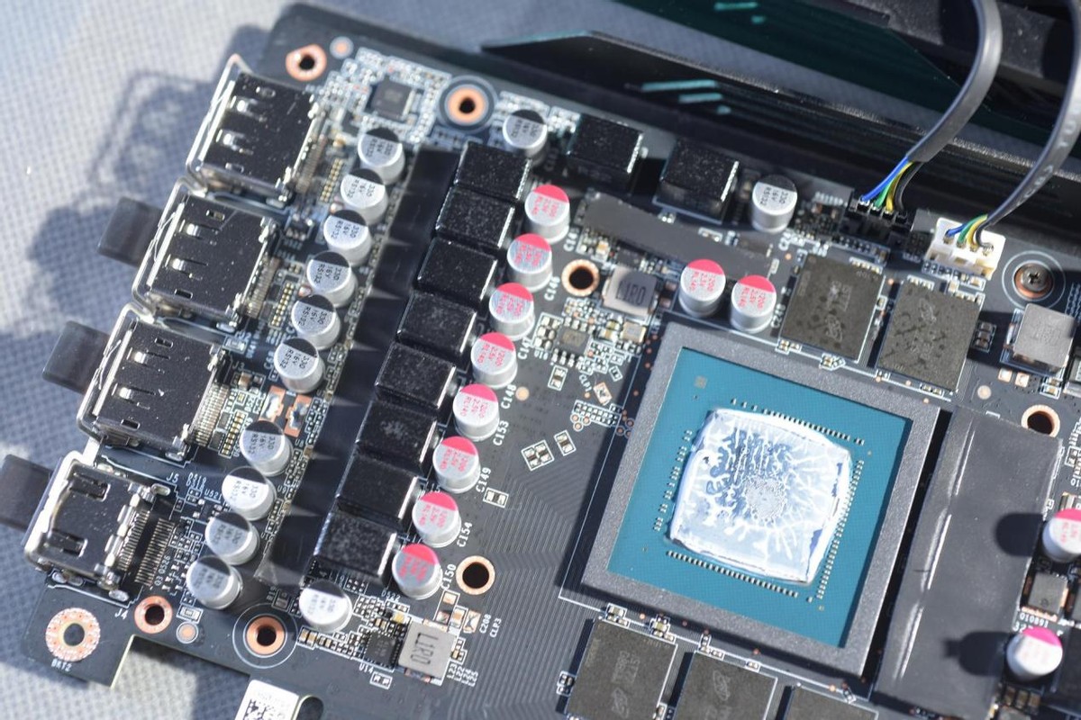 它能让CPU性能提升？索泰RTX3070Ti AMP拆解